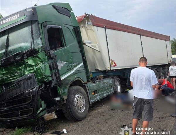 Аварія на автошляху Одеса – Миколаїв: дев’ятьом загиблим свідчать фото