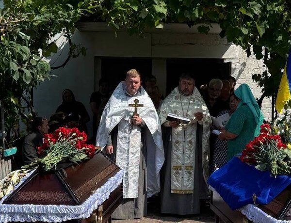 Брати Мосейчуки, які загинули, попрощалися на Київщині (відео)