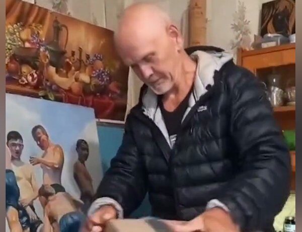 Знайшов через два роки: український військовий врятував полотна у Часовому Ярі та повернув їх митцю (відео)