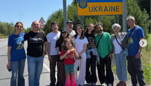 Актор з Голлівуду Джессі Айзенберг займається волонтерською діяльністю на Львівщині