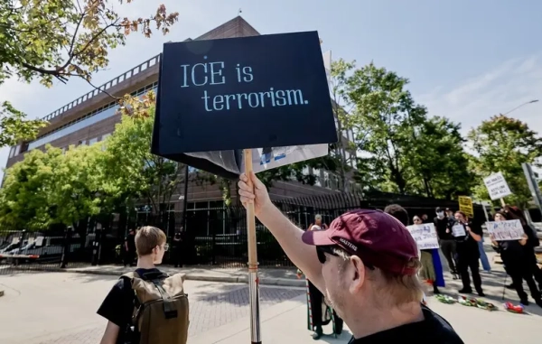 Співробітник ICE відкрив вогонь по водію під час затримання в Х’юстоні
