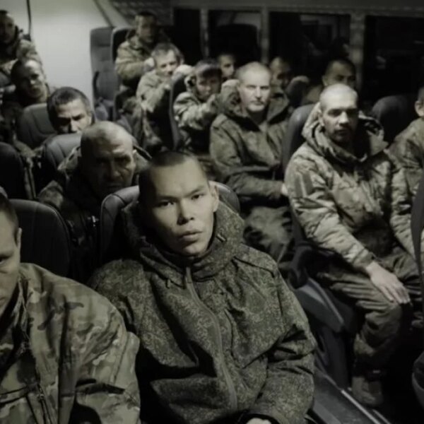 “Є один місяць на виїзд”: Рада національної безпеки і оборони попередила громадян Росії, які залишаються на території України.