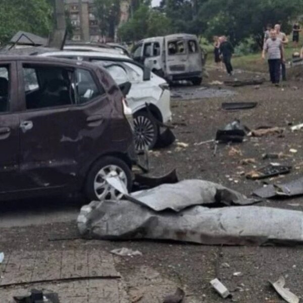 Росія завдала удару по значному обласному місту: авіаснаряд влучив неподалік від торгівельного комплексу.