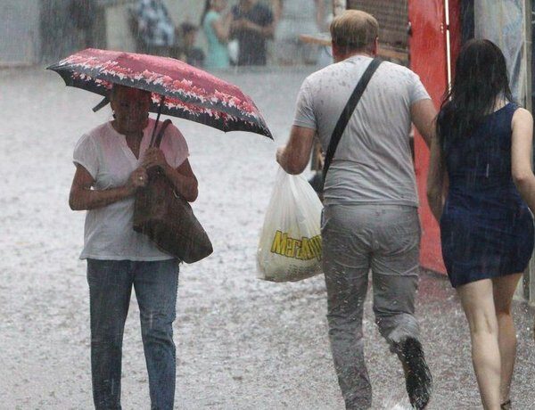 Грози на вихідних в Україні: де очікувати, а де стовпчик термометра покаже +31