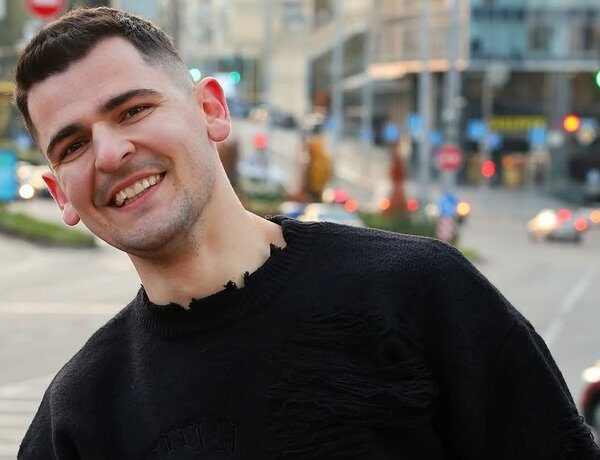 Ніколас Карма: зовнішність матері — світлини