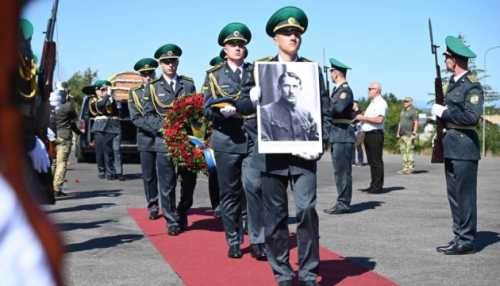 Тіло Євгена Коновальця привезли до України