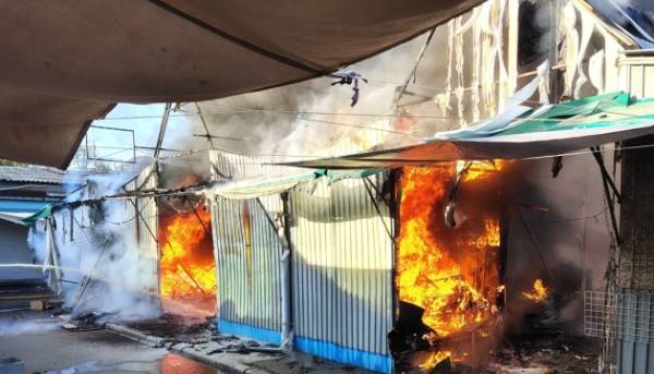 Пожежу на ринку в Дарницькому районі Києва загасили.