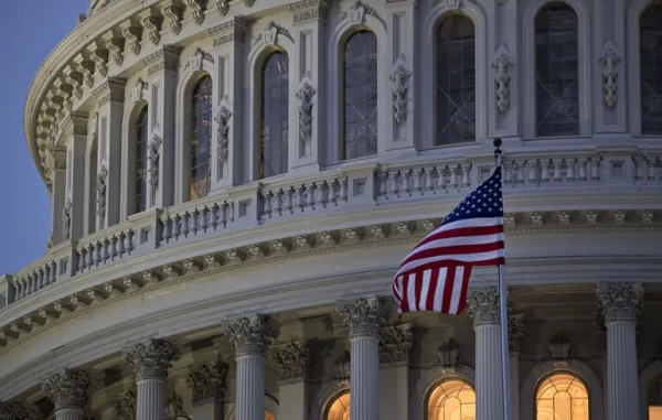 Проміжні вибори до Конгресу США: що визначить їхній результат та головні ризики