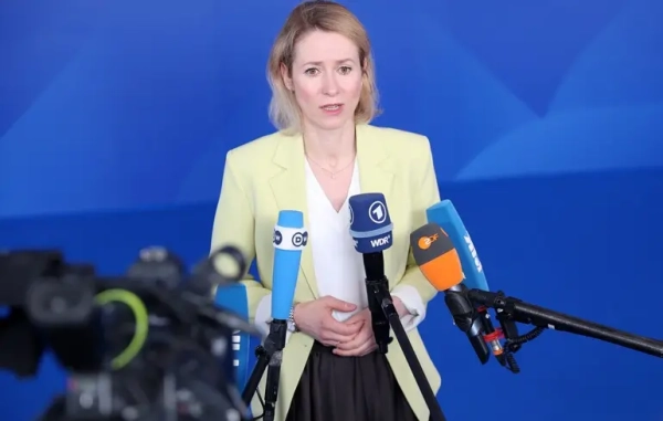 ЄС запроваджує безпрецедентні санкції щодо Росії, готуючи списки обмежень.
