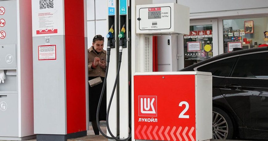 Імітація для Путіна: Влада Кремля демонстративно знижує ціни в регіонах під час візиту глави РФ — деталі