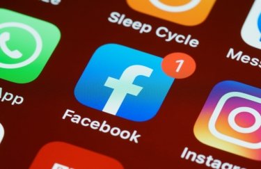Facebook припинив діяльність понад 750 тисяч профілів неповнолітніх через заборону соціальних мереж