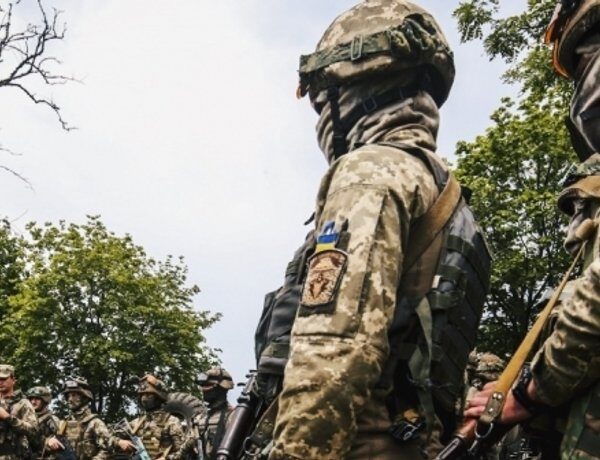 Українські військові зі зброєю були помічені в центрі Загреба під час зйомок фільму “Зміїний острів”.