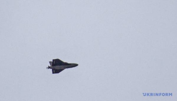 Російські війська завдали удару по Миколаєву, внаслідок чого постраждали два комерційні кораблі.