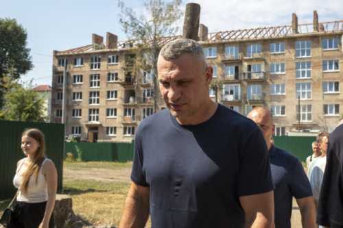 Київ розв’язує проблему помешкань для тих, хто залишився без дому через зруйновану будівлю – Кличко