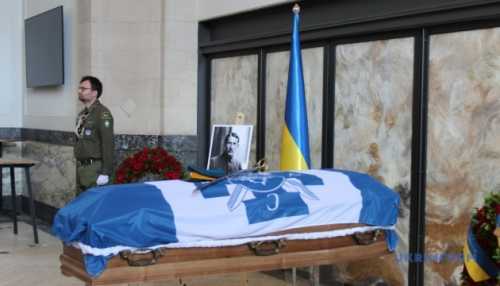 У Роттердамі витягли з-під землі останки полковника Євгена Коновальця.