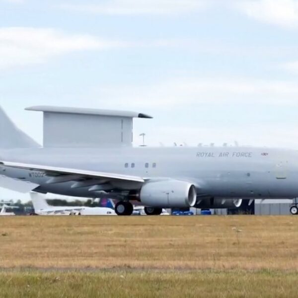 Веджет-тейли для Британії: другий літак E-7 злітає на 7 років пізніше термінів