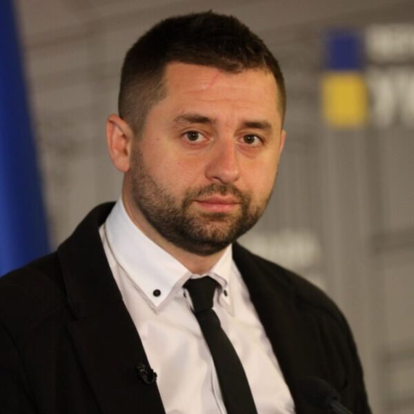 Лідер фракції “Слуга народу” Арахамія буде захищати дисертацію про монобільшість у Верховній Раді.