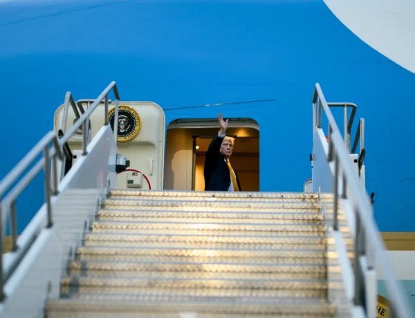 Підставивши журналістів та державного секретаря: Трамп розкрив, як змінював літаки через загрозу вбивства