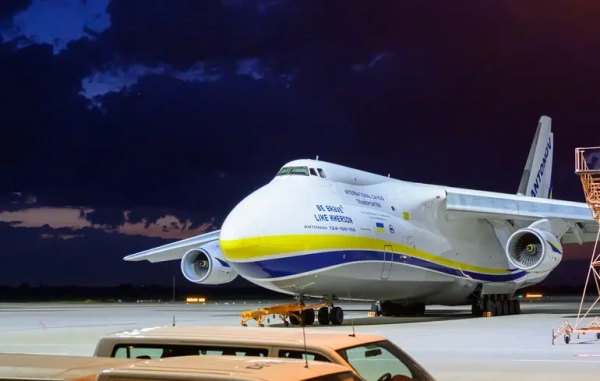 Ан-124 у Лейпцигу: дрон, виявлений біля літака, здійснив атаку, але вибуху не сталося.