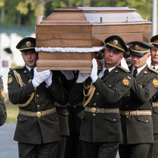 Першого лідера ОУН, Євгена Коновальця, урочисто перенесли на Національне військове меморіальне кладовище.