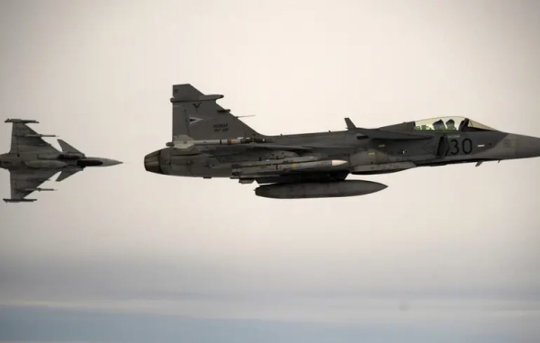 У четвер, 24 серпня, винищувач Gripen зазнав аварії в Угорщині, пілот успішно катапультувався.