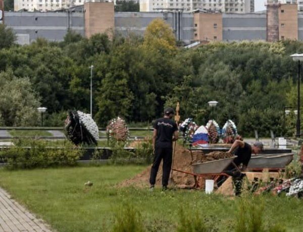 Таємний похорон друга генерала Чайка відбувся після вибуху в Москві — відео