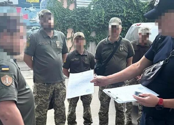 10 співробітникам територіального центру комплектування в Одесі повідомили про підозру у катуванні та незаконному затриманні.