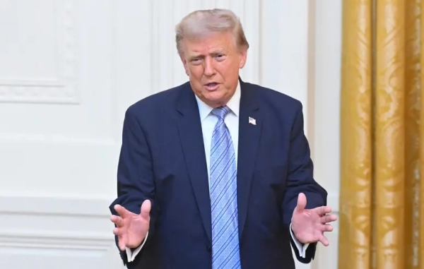 Трампа непомітно вивели з літака через справжню загрозу ракетного удару