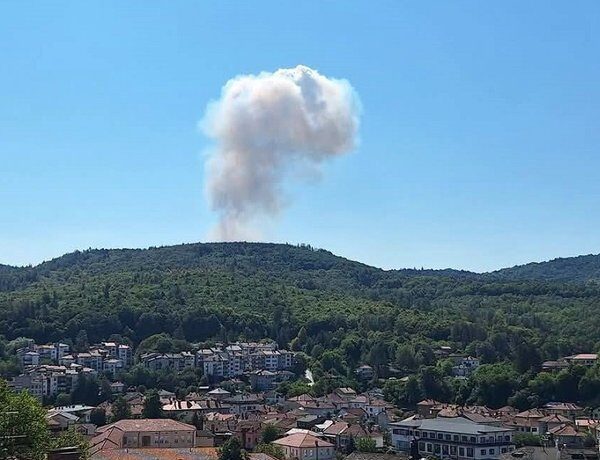 Сотні осіб евакуйовані: вибух на військовому заводі в Болгарії (фото)