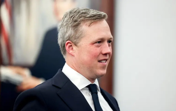 Ще один представник Пентагону йде у відставку – Ден Дрісколл…