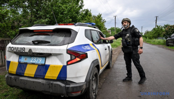 На Запорізькій області російські війська зруйнували за допомогою КАБів значну частину села: з Новоіванівки співробітники поліції вивезли п’ятьох мешканців.