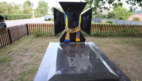 Пам’ятник з поховання Євгена Коновальця, розташований у Роттердамі, доставлено на Львівщину.
