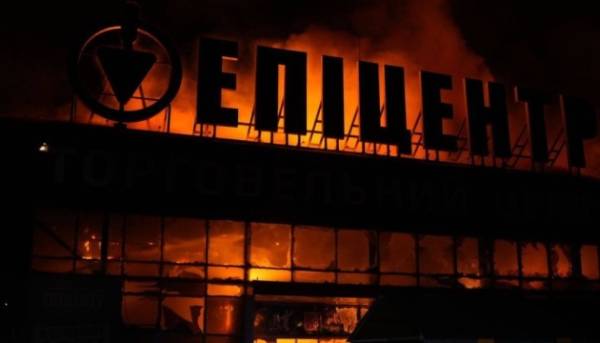 В Запоріжжі загасили пожежу в “Епіцентрі”, який атакували російські дрони