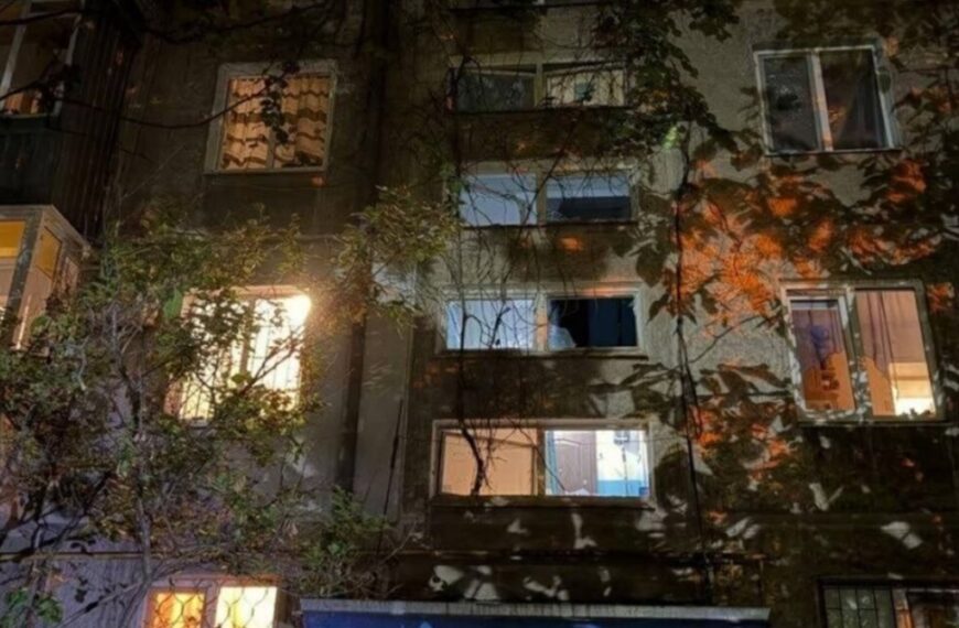 Росія завдала удару дроном по житловому будинку в Запоріжжі, одна людина постраждала.