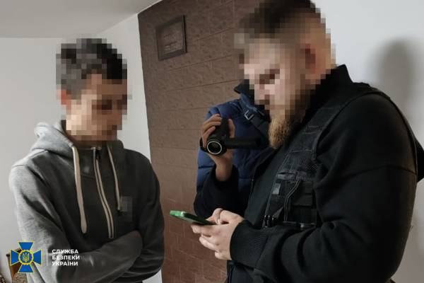 Вилучені докази співпраці з російськими окупантами.
