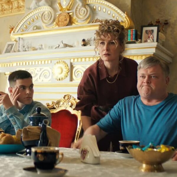 Трейлер комедії «Родичі» доступний онлайн! Хто заволодіє домом?