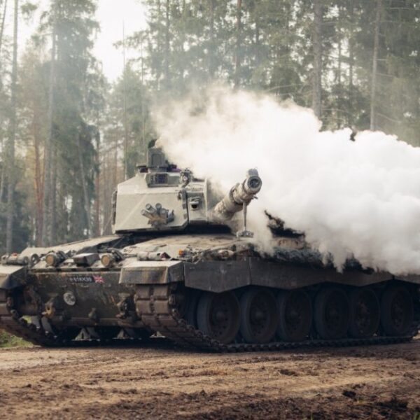 Велика Британія скасовує навчання на танках Challenger 2 та гелікоптерах Apache, економлячи 30 млн фунтів