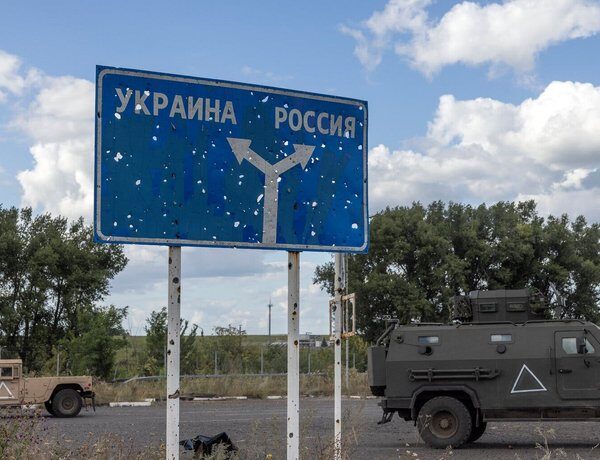 Росія пропонує екскурсії окопами на кордоні з Україною