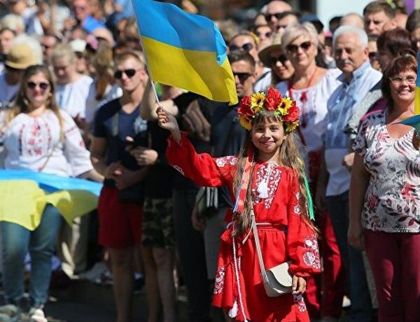 Українці попри війну почуваються щасливими: опитування КМІС