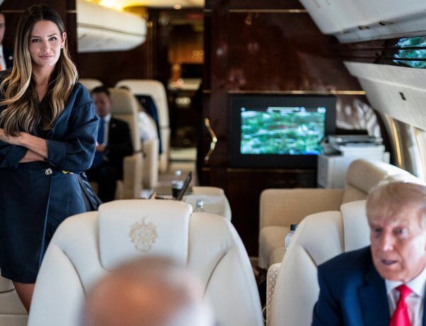 Особиста асистентка Трампа отримала подарунок, що дорівнює третині її річної зарплати
