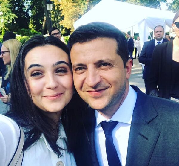 Життя Юлії Мендель: від окулярів у декольте до санкцій РНБО