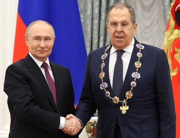 Лавров, коханка Путіна та її мати: відпочинок на приватних літаках