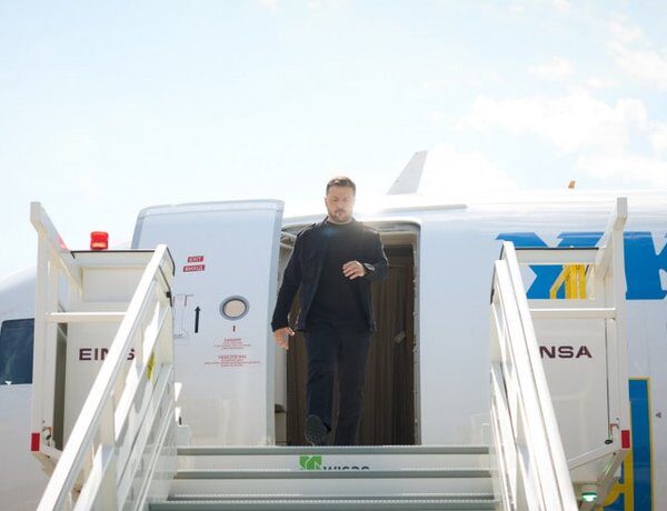 Повітряна тривога: дрон ледь не перетнув шлях літаку Зеленського в небі Молдови