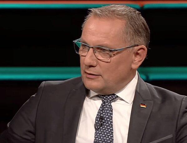 Лідер АдН закликає до дружби з Путіним, пропонуючи скасувати санкції та припинити постачання зброї Україні