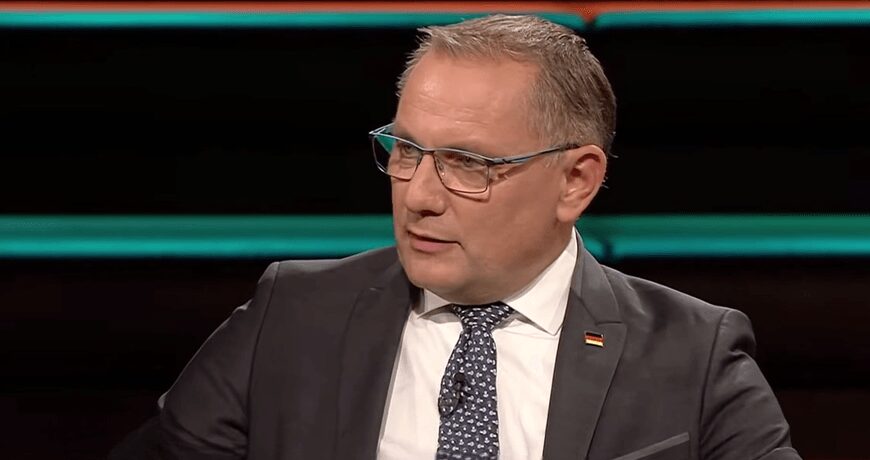 Лідер АдН закликає до дружби з Путіним, пропонуючи скасувати санкції та припинити постачання зброї Україні