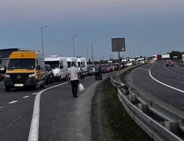 Черги на кордоні з Польщею: водії скаржаться на посилені перевірки