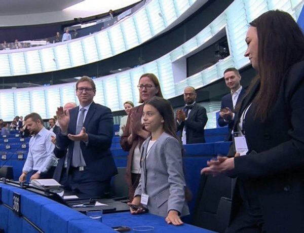 Фон дер Ляєн відзначила «Танець свободи» Саші Паскаль у Європарламенті
