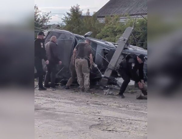 Автомобіль ТЦК перекинувся на Волині: постраждали цивільні через небезпечний маневр