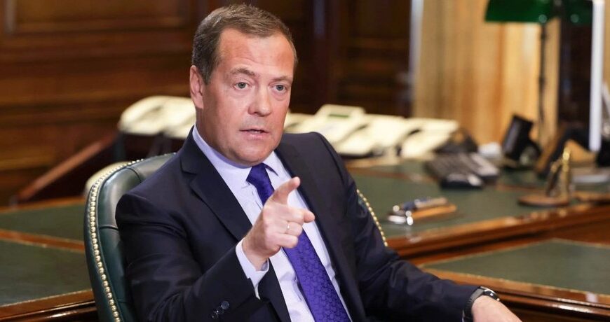 Медведєв погрожує Києву та НАТО, відкидаючи мобілізацію в РФ