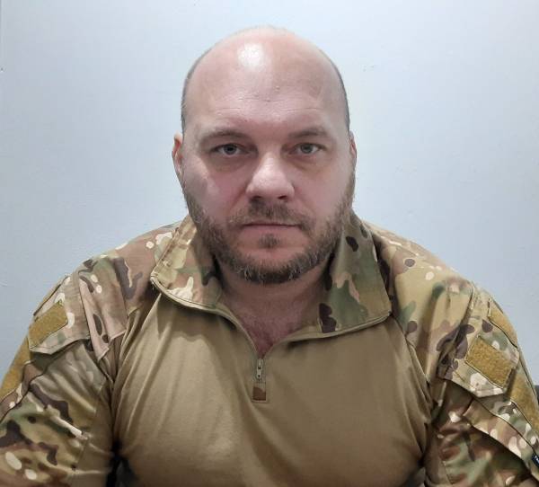 Віктор Олійник, організатор вивезення ракет із військового заводу, що опинився в сірій зоні Віктор Олійник, організатор вивезення ракет із військового заводу, що опинився в сірій зоні